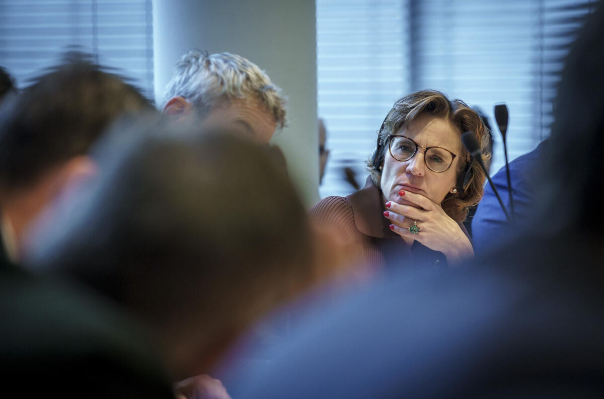 Jessika Roswall, EU-Kommissarin für Umwelt, Wasserresilienz und wettbewerbsfähige Kreislaufwirtschaft, zu Gast im Ausschuss für die Angelegenheiten der Europäischen Union. Jessika Roswall, EU-Kommissarin für Umwelt, Wasserresilienz und wettbewerbsfähige Kreislaufwirtschaft, zu Gast im Ausschuss für die Angelegenheiten der Europäischen Union.