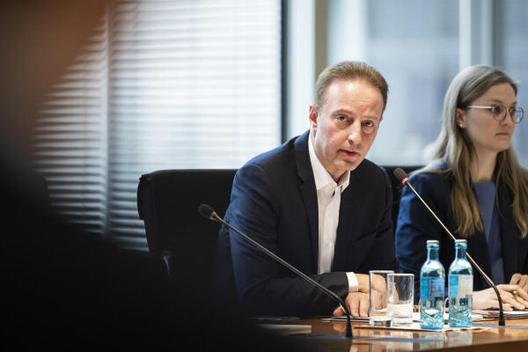 Macit Karaahmetoglu Paul-Löbe-Haus, Sitzungssaal