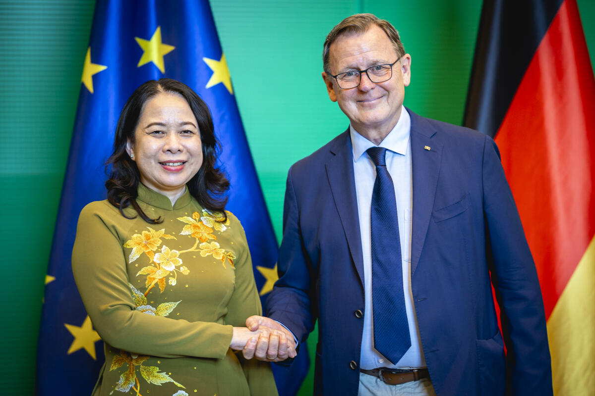 Bundestagsvizepräsident Bodo Ramelow (r), Die Linke., MdB, empfängt die Vizepräsidentin der Sozialistischen Republik Vietnam, Vo Thi Anh Xuan (l), zu einem Gespräch. Ramelow, Bodo Bundestagsvizepräsident Bodo Ramelow (r), Die Linke., MdB, empfängt die Vizepräsidentin der Sozialistischen Republik Vietnam, Vo Thi Anh Xuan (l), zu einem Gespräch.