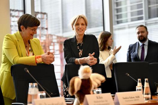 Saskia Esken; Karin Prien Paul-Löbe-Haus, Sitzungssaal