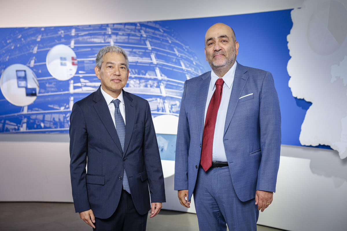 Nouripour, Omid Bundestagsvizepräsident Omid Nouripour (r), Bündnis 90/Die Grünen, MdB, empfängt die neu akkreditierten Mitglieder des Diplomatischen Korps in der Parlamentshistorischen Ausstellung im Deutschen Dom. Hier mit Chittipat Tongprasroeth (l), Botschafter des Königreichs Thailand.
