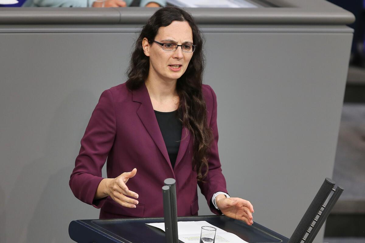 Broßart, Victoria Victoria Broßart, Bündnis 90/Die Grünen, MdB, hält eine Rede zu TOP 13 "Änderung des Regionalisierungsgesetzes" im Plenum.