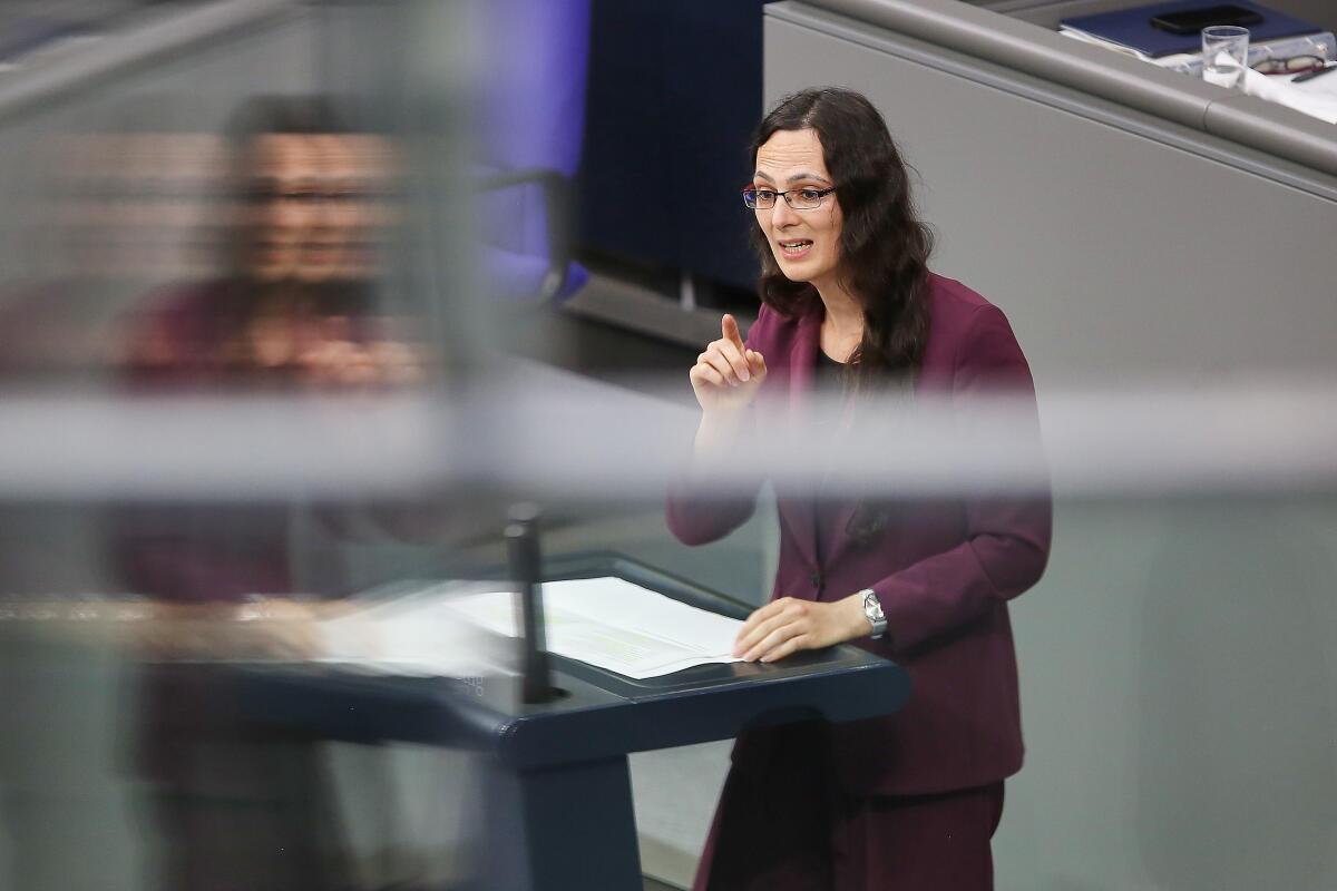 Broßart, Victoria Victoria Broßart, Bündnis 90/Die Grünen, MdB, hält eine Rede zu TOP 13 "Änderung des Regionalisierungsgesetzes" im Plenum.