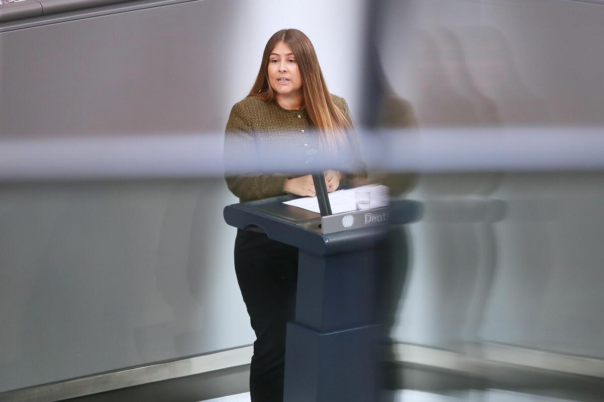 Ataoğlu, Tijen Tijen Ataoğlu, CDU/CSU, MdB, hält eine Rede zu TOP 31 "Online-Verfahren in der Zivilgerichtsbarkeit" im Plenum