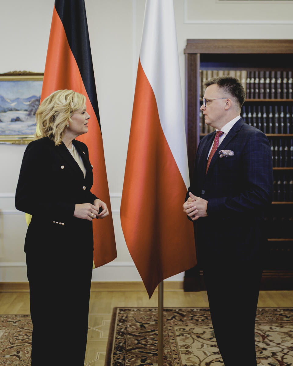 Bundestagspräsidentin Julia Klöckner (l), CDU/CSU, MdB, reist zu Antrittsbesuch nach Warschau. Hier mit Szymon Holownia (r), Sejm-Marschall der Republik Polen.