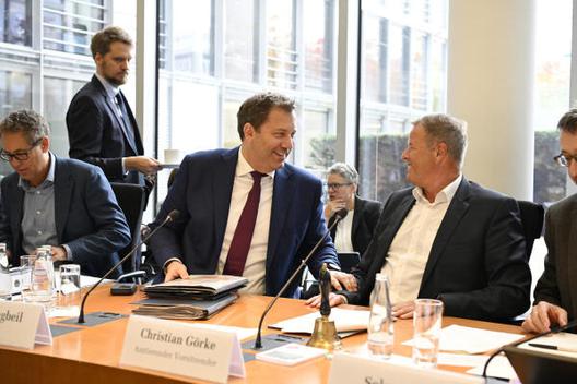 Görke, Christian; Klingbeil, Lars Paul-Löbe-Haus, Sitzungssaal