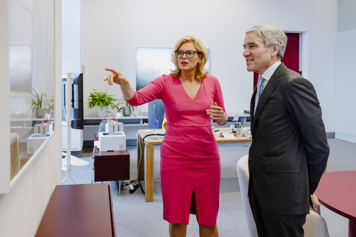 Klöckner, Julia Die Präsidentin des Deutschen Bundestages Julia Klöckner (l), CDU/CSU, MdB, empfängt den Präsidenten des Bundesverfassungsgerichts Prof. Dr. Stephan Harbarth (r) zu einem Gespräch 