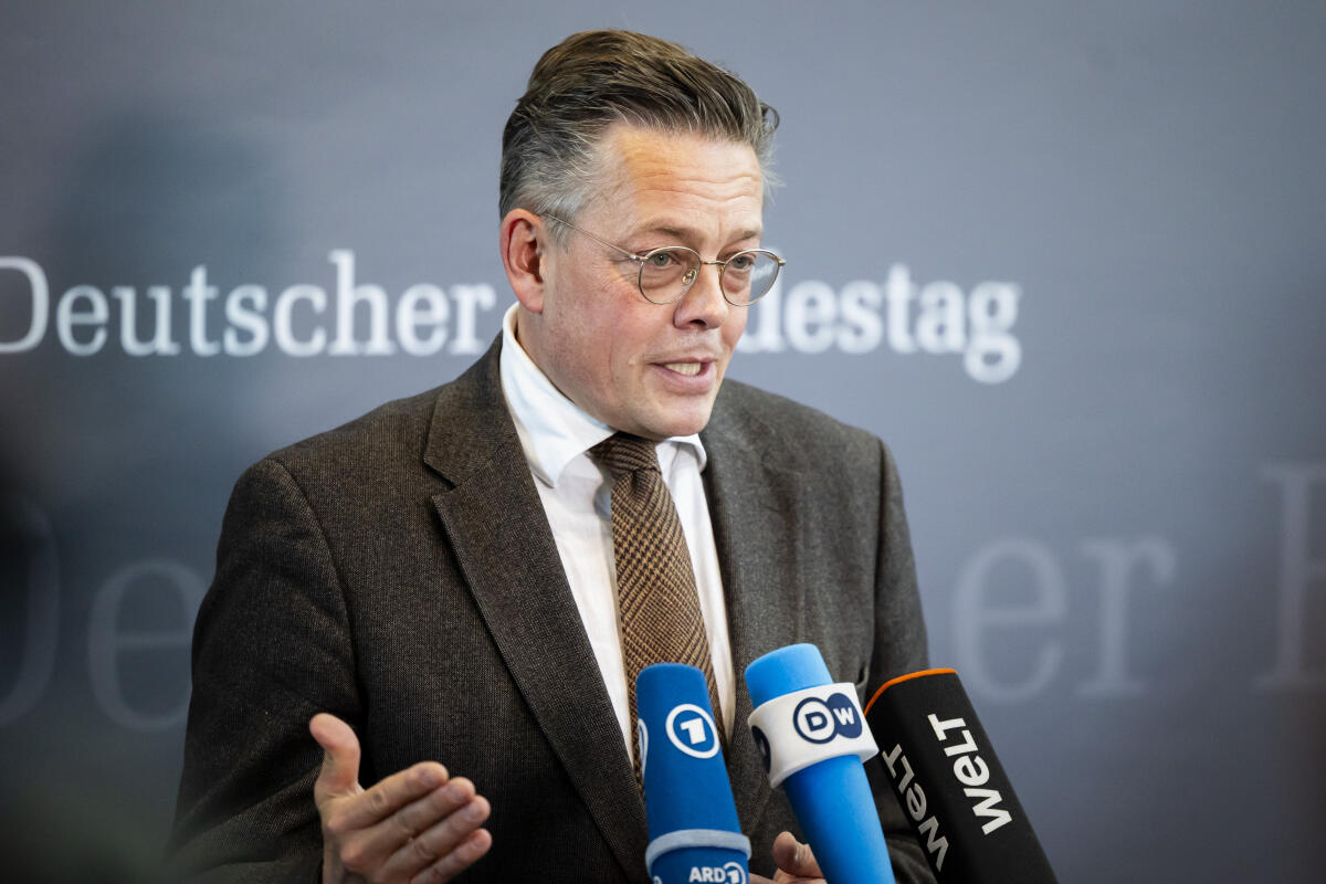 Notz, Konstantin von Öffentliche Anhörung der Präsidentin und der Präsidenten der Nachrichtendienste des Bundes vor dem Parlamentarischen Kontrollgremium. Hier Pressestatement von Dr. Konstantin von Notz, Bündnis 90/Die Grünen, MdB