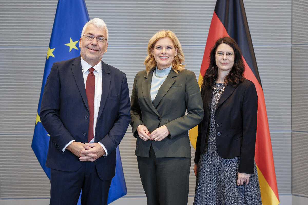 Klöckner, Julia Präsidentin des Deutschen Bundestages Julia Klöckner (m), CDU/CSU, MdB, empfängt geschäftsführenden Direktor des Leo-Baeck-Instituts, Markus Krah (l) zu einem Gespräch.