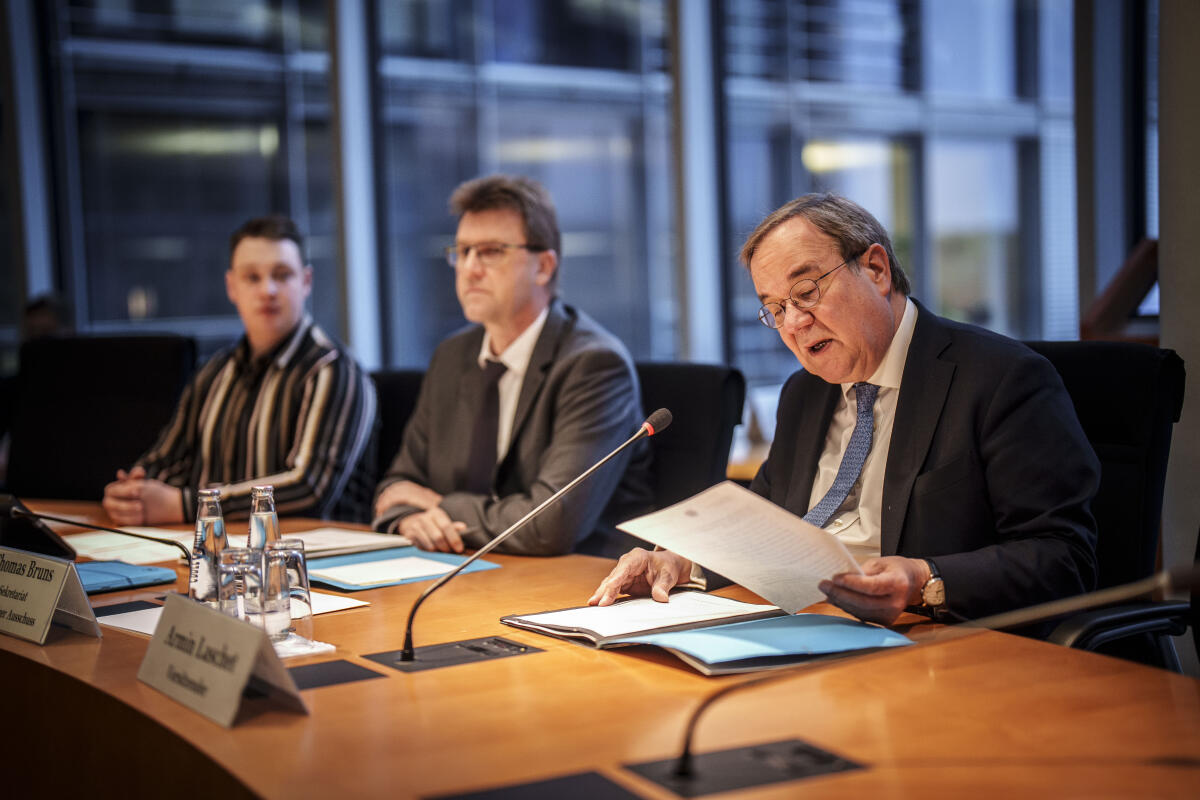Laschet, Armin Der Vorsitzende des Auswärtigen Ausschusses Armin Laschet (r), CDU/CSU, MdB, leitet die Konstituierung des Unterausschusses Krisenprävention, strategische Vorausschau, Stabilisierung und Friedensförderung 