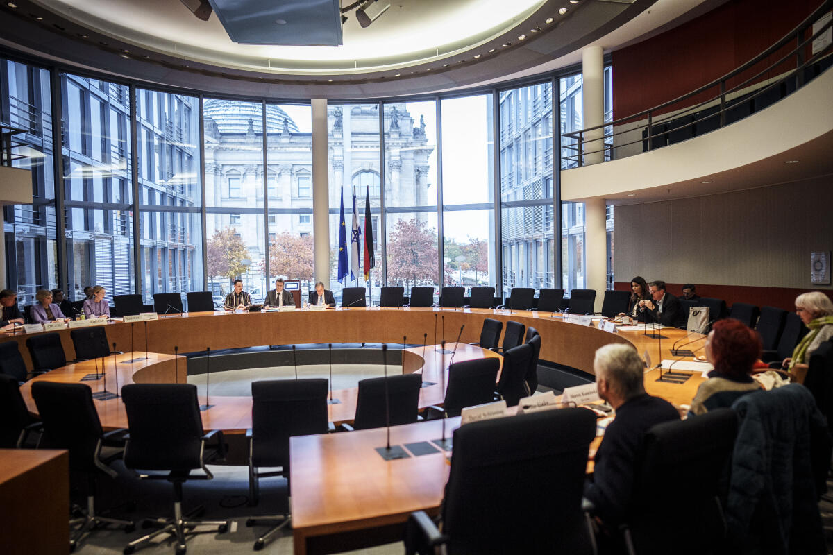  Der Vorsitzende des Auswärtigen Ausschusses Armin Laschet, CDU/CSU, MdB, leitet die Konstituierung des Unterausschusses  Auswärtige Kultur- und Bildungspolitik. Hier Blick in den Saal