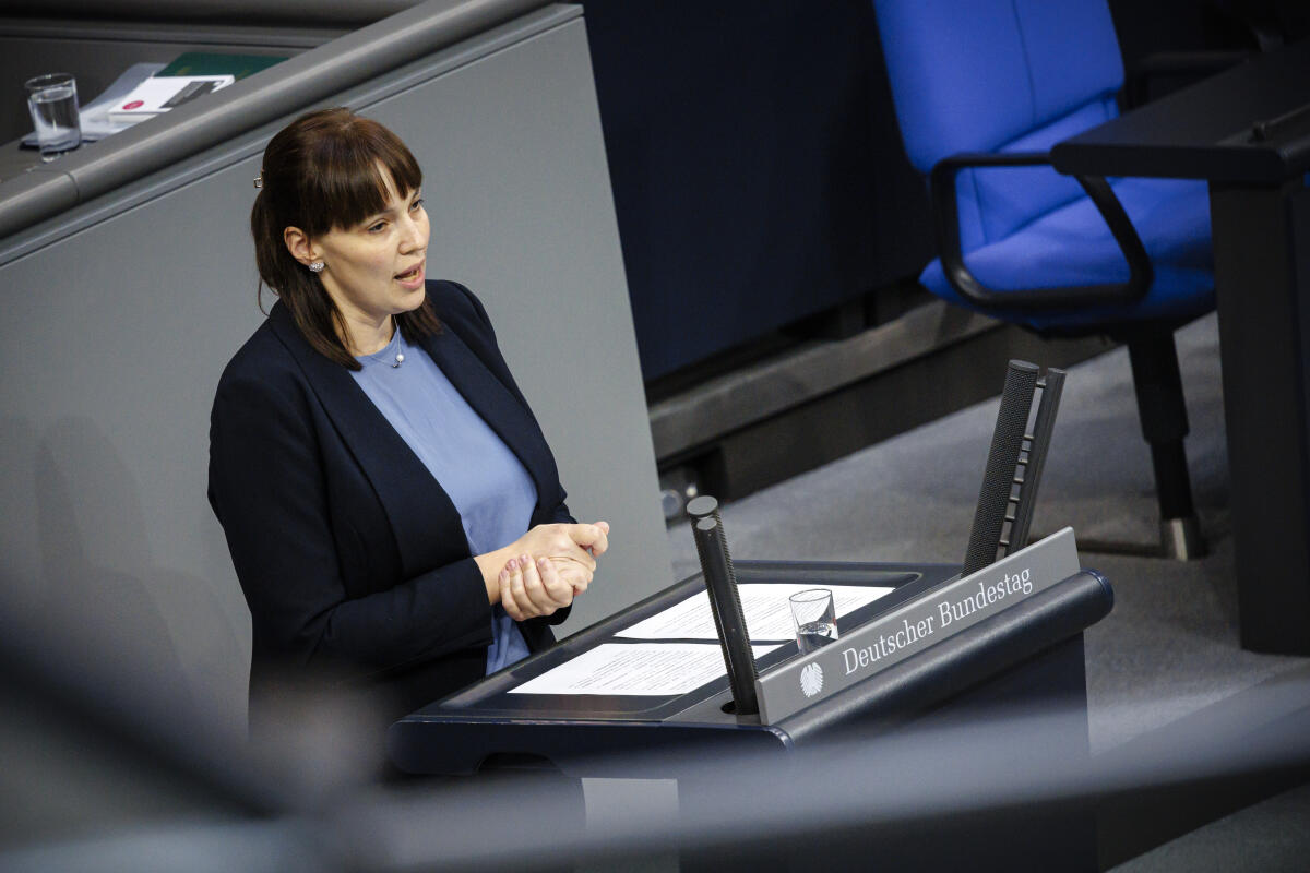 Seitz, Nora Nora Seitz, MdB, CDU, hält eine Rede zum ZP 15 "Achtstundentag - Wöchentliche Höchstarbeitszeit" im Plenum. 