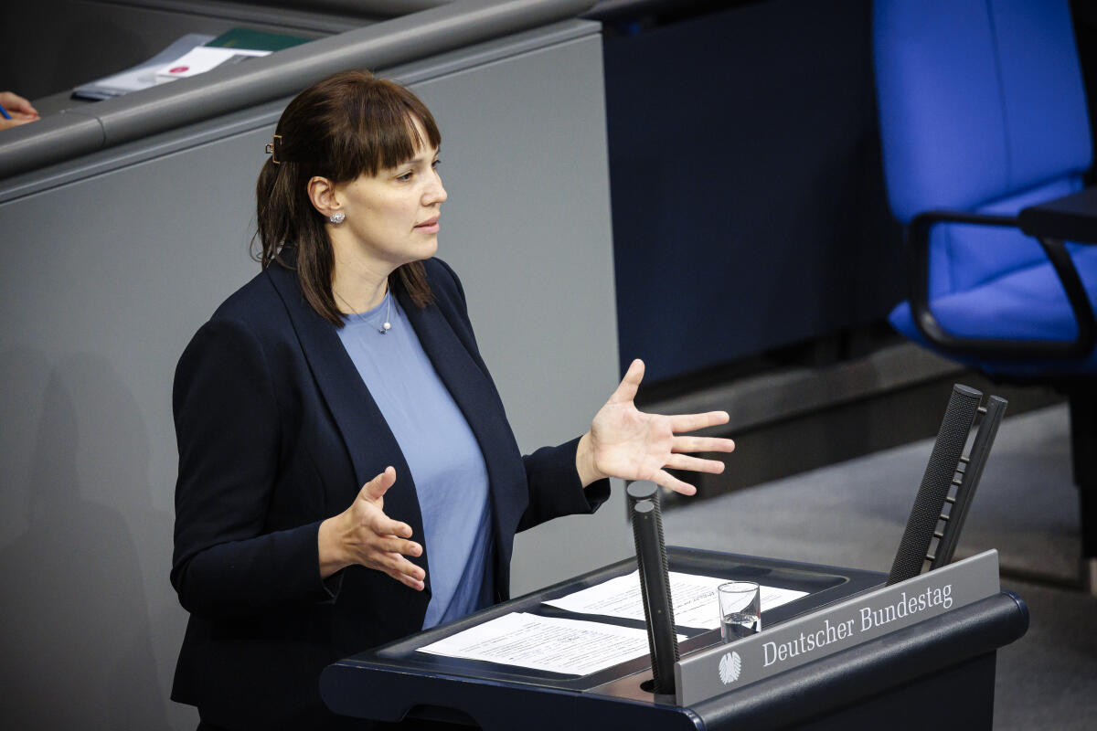 Seitz, Nora Nora Seitz, MdB, CDU, hält eine Rede zum ZP 15 "Achtstundentag - Wöchentliche Höchstarbeitszeit" im Plenum. 