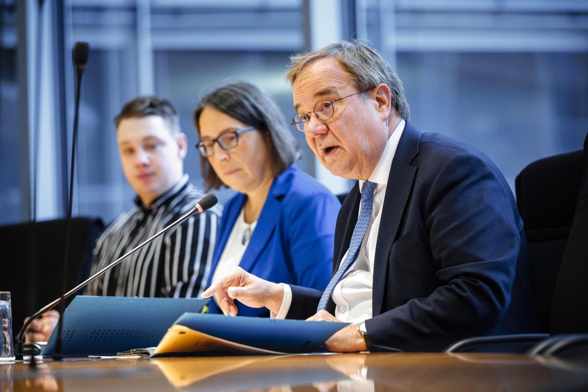 Laschet, Armin Der Vorsitzende des Auswärtigen Ausschusses Armin Laschet (r), CDU/CSU, MdB, leitet die Konstituierung des Unterausschusses Internationale Ordnung, Vereinte Nationen und internationale Organisationen. 