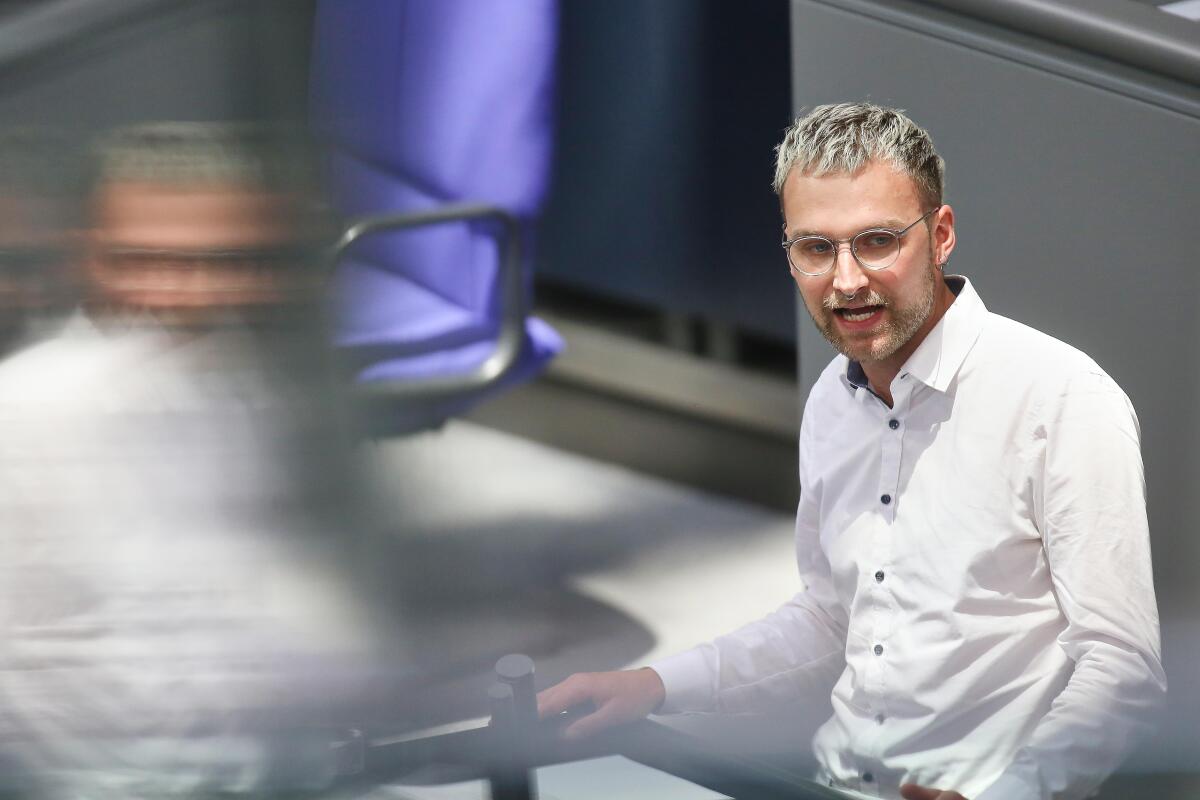 Glaser, Vinzenz Vinzenz Glaser, Die Linke, MdB, hält eine Rede zum TOP 33 "80 Jahre Vereinte Nationen" im Plenum