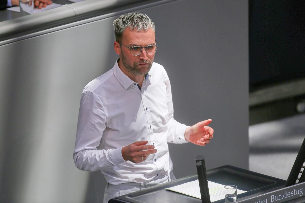 Glaser, Vinzenz Vinzenz Glaser, Die Linke, MdB, hält eine Rede zum TOP 33 "80 Jahre Vereinte Nationen" im Plenum