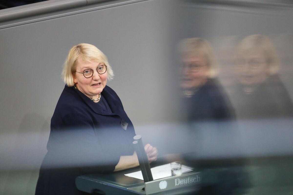 Mast, Katja Katja Mast, SPD, MdB, hält eine Rede zum TOP 35 "Produktsicherheitsgesetz" im Plenum