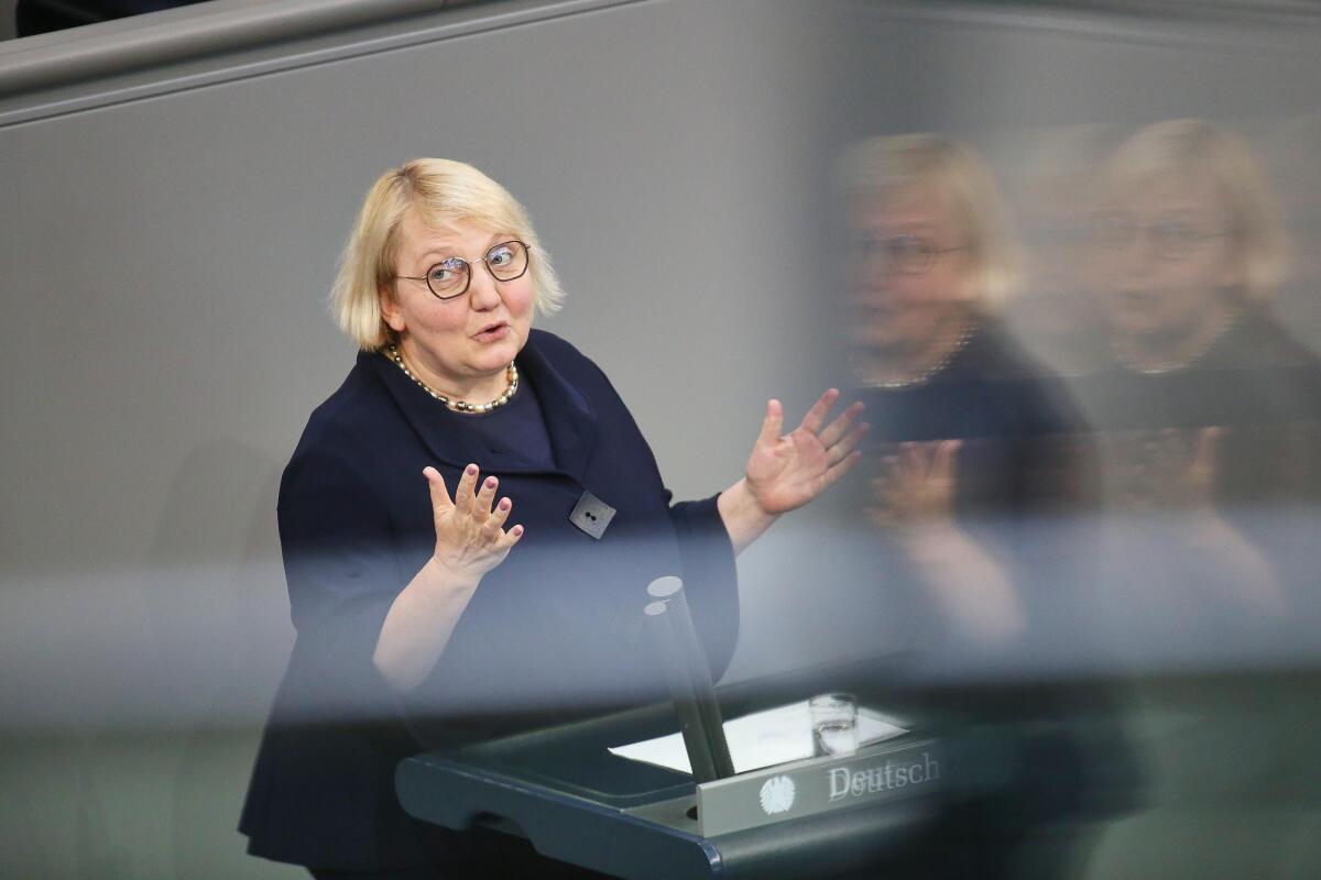 Mast, Katja Katja Mast, SPD, MdB, hält eine Rede zum TOP 35 "Produktsicherheitsgesetz" im Plenum