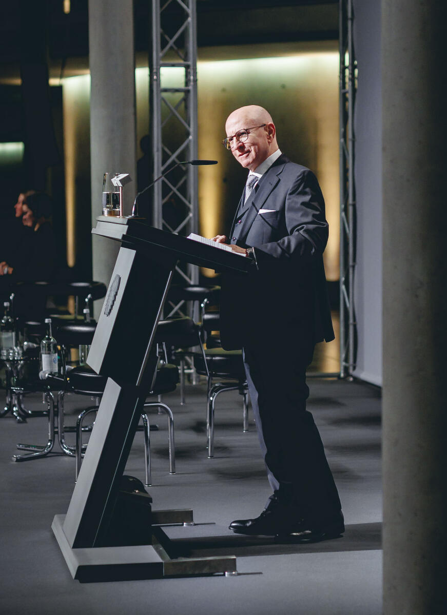  Ausstellungseröffnung "Gesetz zum Leben: Wie jüdische Kontingentflüchtlinge in Deutschland ankamen" in der Halle des Paul-Löbe-Hauses. Hier Mark Dainow (im Bild), Vizepräsident des Zentralrats der Juden in Deutschland, während seiner Rede.