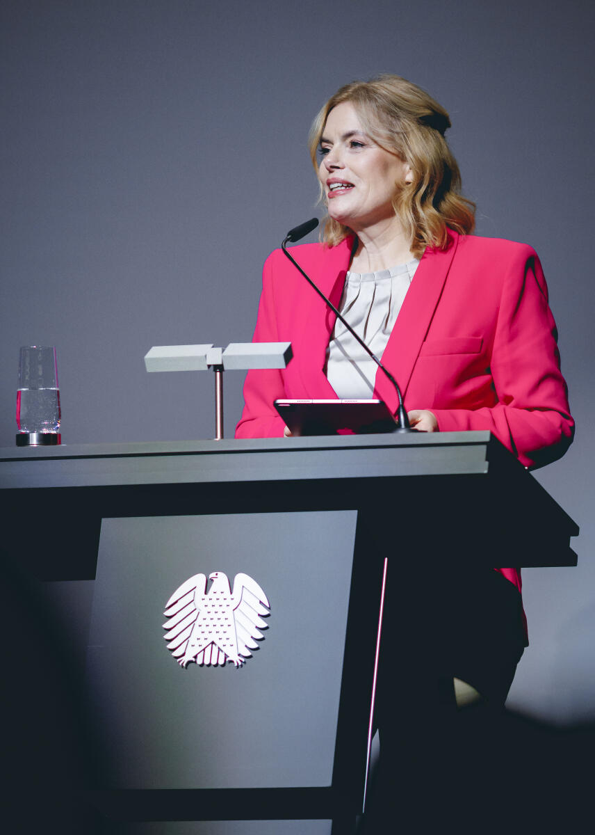 Klöckner, Julia Bundestagspräsidentin Julia Klöckner (im Bild), CDU/CSU, MdB, eröffnet die Ausstellung "Gesetz zum Leben: Wie jüdische Kontingentflüchtlinge in Deutschland ankamen" in der Halle des Paul-Löbe-Hauses.