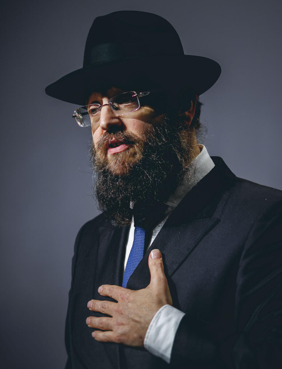  Ausstellungseröffnung "Gesetz zum Leben: Wie jüdische Kontingentflüchtlinge in Deutschland ankamen" in der Halle des Paul-Löbe-Hauses. Hier Yehuda Teichtal (im Bild), Vorstandsvorsitzender und Oberrabbiner der Jüdischen Gemeinde Chabad Berlin, während seiner Rede.