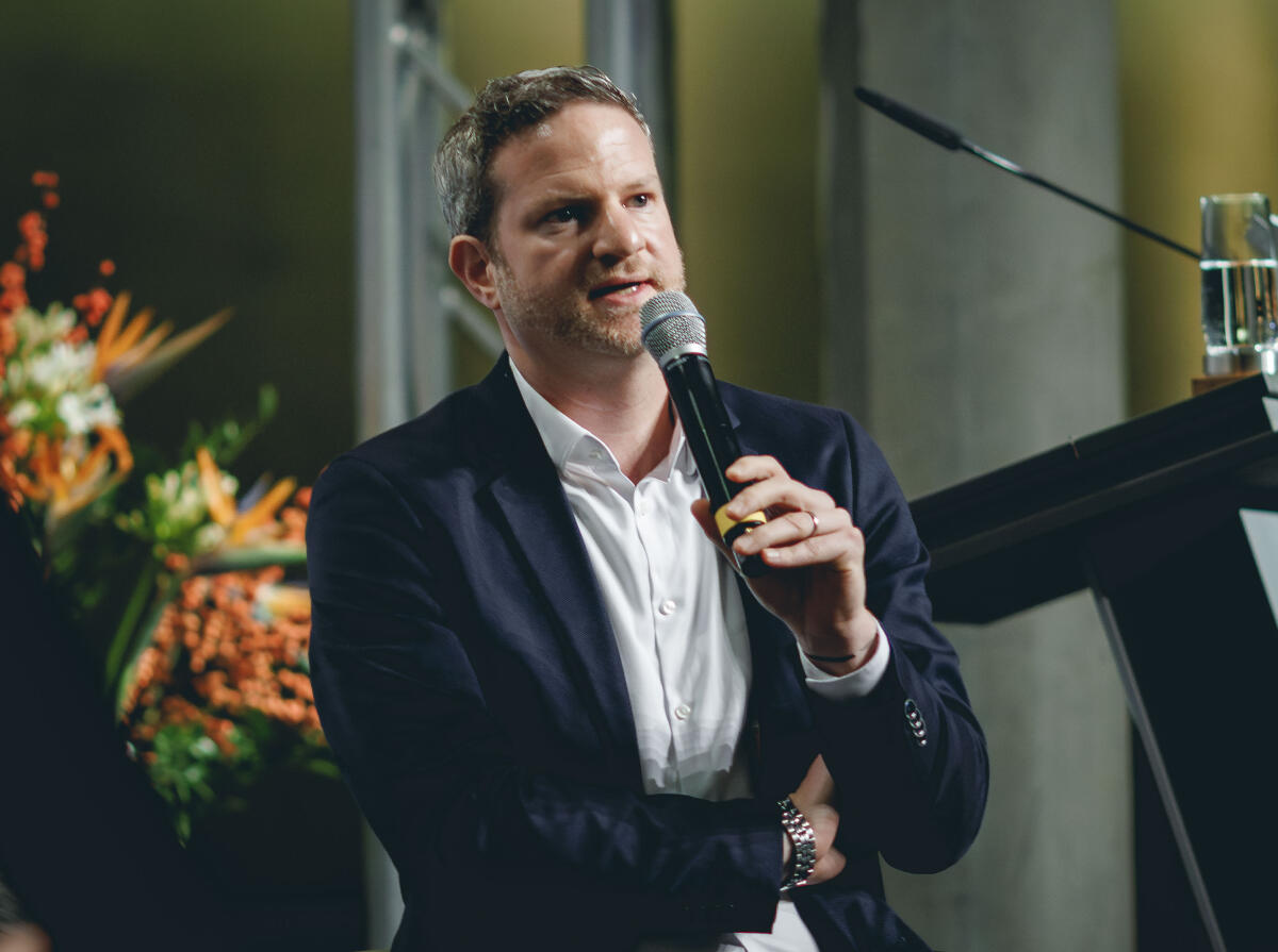  Podiumsdiskussion im Rahmen der Ausstellungseröffnung "Gesetz zum Leben: Wie jüdische Kontingentflüchtlinge in Deutschland ankamen" in der Halle des Paul-Löbe-Hauses mit Aron Schuster (im Bild), Direktor der Zentralwohlfahrtstelle der Juden in Deutschland.