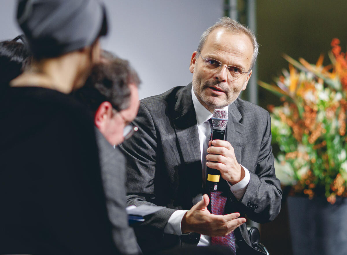  Podiumsdiskussion im Rahmen der Ausstellungseröffnung "Gesetz zum Leben: Wie jüdische Kontingentflüchtlinge in Deutschland ankamen" in der Halle des Paul-Löbe-Hauses mit Dr. Felix Klein (im Bild), Beauftragter der Bundesregierung für jüdisches Leben in Deutschland und den Kampf gegen Antisemitismus.
