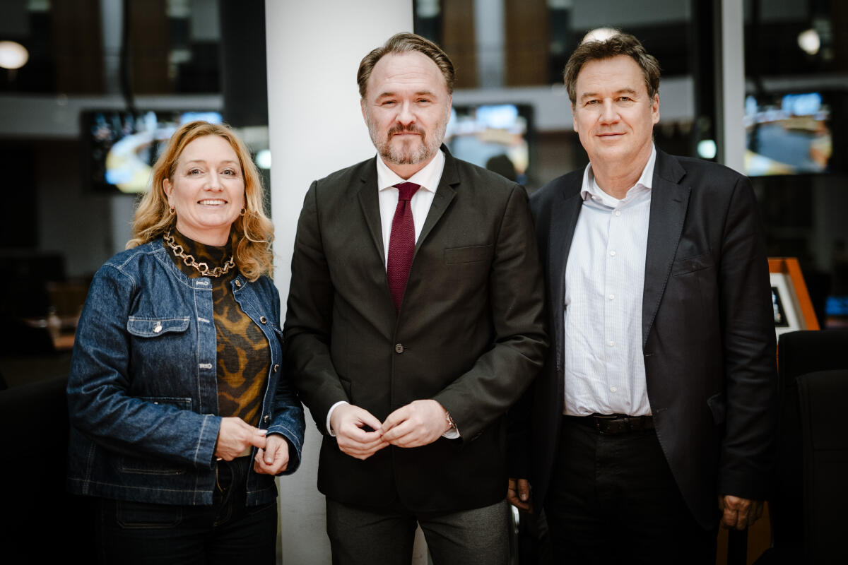 Lay, Caren; Stetten, Christian Freiherr von Dan Jørgensen, Kommissar der Europäischen Union für Energie und Wohnungswesen zu Gast im Ausschuss für Wirtschaft und Energie. Vlnr: Caren Lay, Die Linke, MdB, Vorsitzende des Ausschusses für Wohnen, Stadtentwicklung, Bauwesen und Kommunen, Dan Jørgensen, Kommissar der Europäischen Union für Energie und Wohnungswesen, Christian Freiherr von Stetten, CDU/CSU, MdB, Vorsitzender des Ausschusses für Wirtschaft und Energie