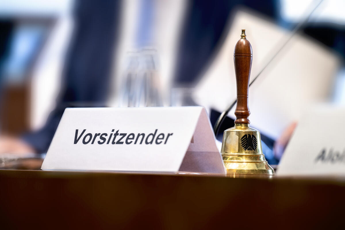  Schild mit der Aufschrift "Vorsitzender"