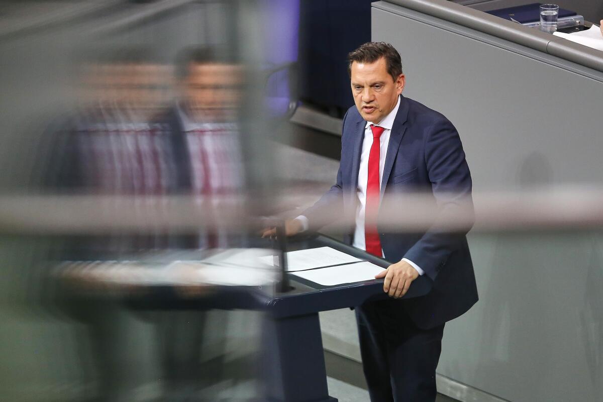 Fechner, Johannes Johannes Fechner, SPD, MdB hält eine Rede zu TOP 15 "Änderung des StGB - Fahren ohne Fahrschein" im Plenum.