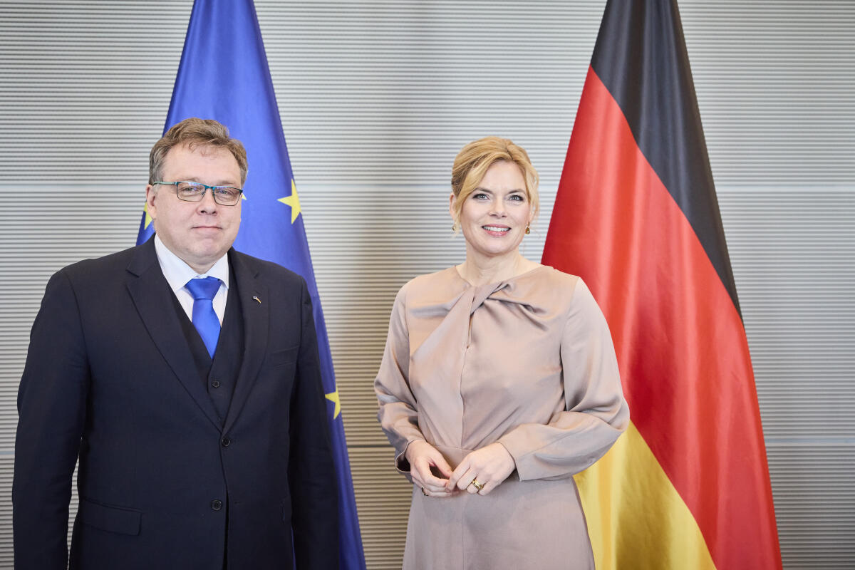 Klöckner, Julia Bundestagspräsidentin Julia Klöckner (r), CDU/CSU, MdB, empfängt den Präsidenten des Riigikogu der Republik Estland, Lauri Hussar (l), zum Gespräch.