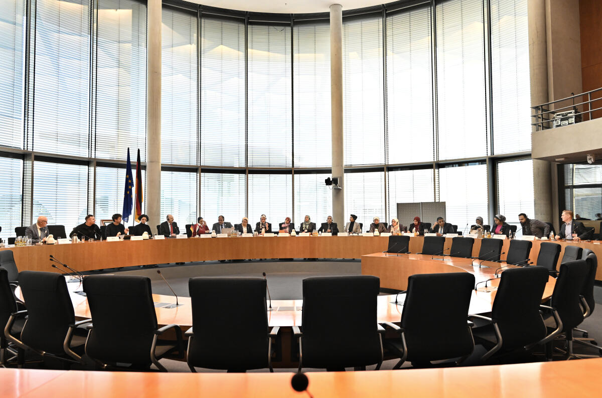 Bernd Rützel Die Mitglieder des Ausschusses für Arbeit und Soziales führen ein Gespräch mit einer Delegation des ägyptischen Arbeitsministeriums und der GIZ.