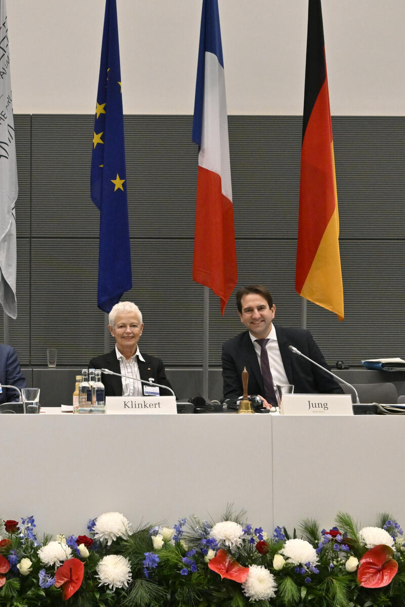 Jung, Andreas 12. Sitzung der Deutsch-Französischen Parlamentarischen Versammlung - Hier der zweite Sitzungsteil unter Leitung der Ko-Vorsitzenden der DFPV Andreas Jung (r), CDU/CSU, MdB, und der Ko-Vorsitzenden der DFPV Brigitte Klinkert (l).