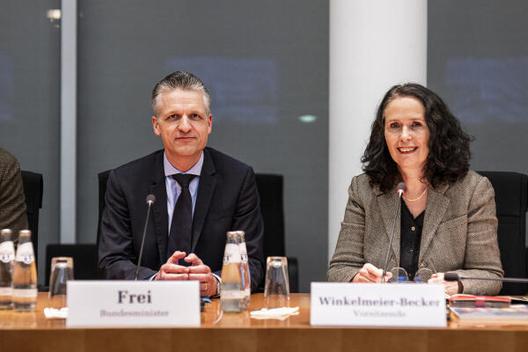 Thorsten Frei; Elisabeth Winkelmeier-Becker Paul-Löbe-Haus, Sitzungssaal