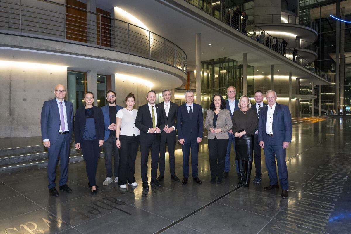Thorsten Frei; Elisabeth Winkelmeier-Becker und Beiratsmitglieder Gruppenfoto mit Mitgliedern des Parlamentarischen Beirats für nachhaltige Entwicklung und Zukunftsfragen, und Thorsten Frei, CDU/CSU, MdB, Chef des Bundeskanzleramtes.