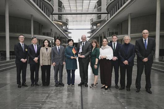 Rützel, Bernd; Lang, Ricarda; Düber, Hülya Paul-Löbe-Haus