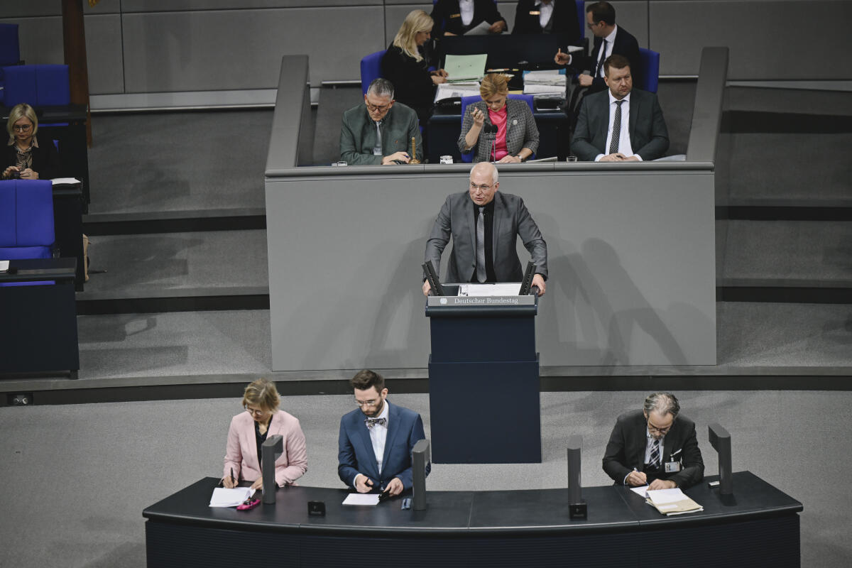 Zirwes, Jörg Jörg Zirwes, AfD, MdB, hält eine Rede im Plenum während der 48. Sitzung des Bundestages zu TOP 27 " Wehrdienst-Modernisierungsgesetz"