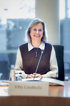 Lindholz, Andrea Paul-Löbe-Haus; Ausschusssaal