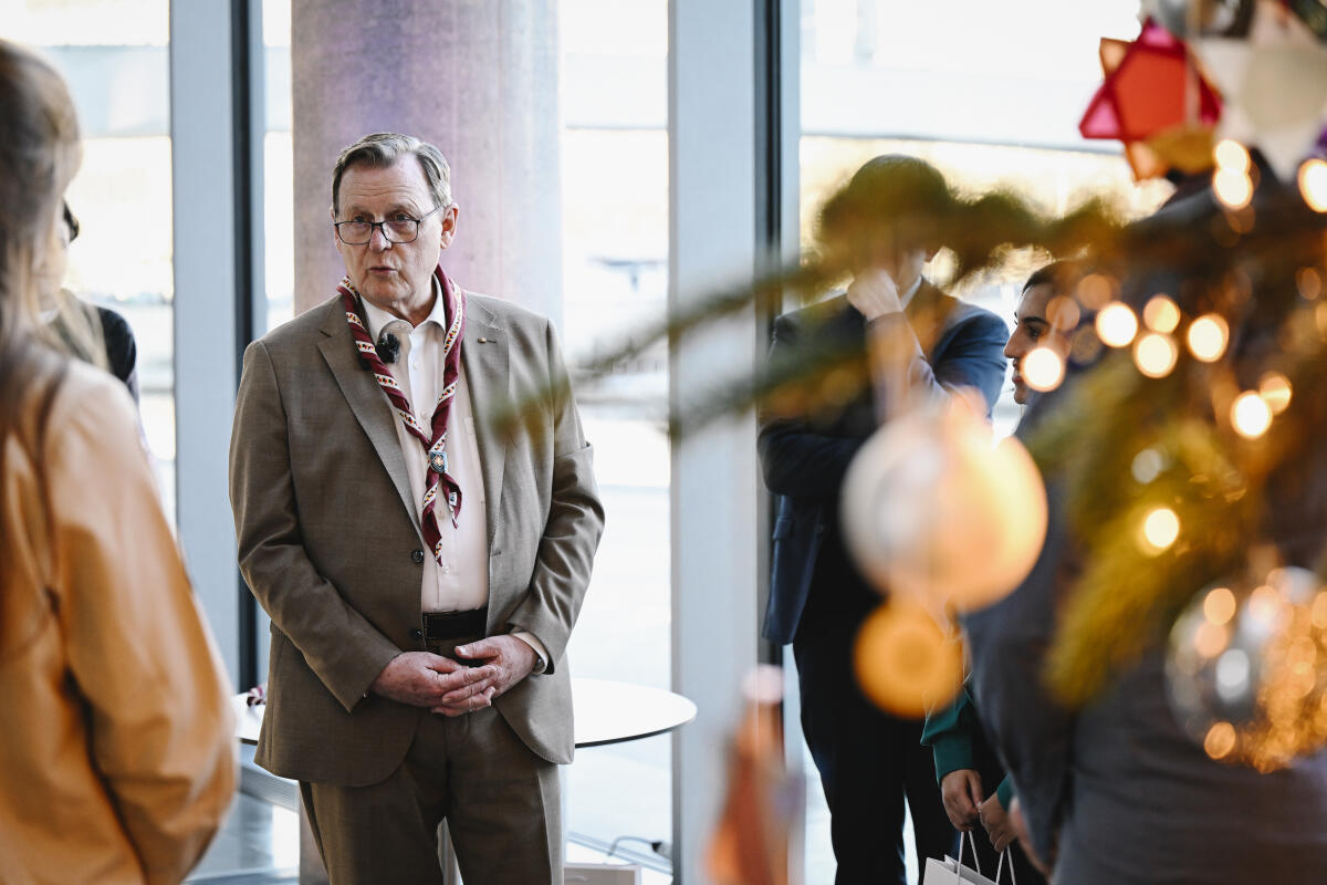 Ramelow, Bodo Der „Ring deutscher Pfadfinder*innen Verbände e.V.“ übergibt das Friedenslicht aus Bethlehem an Bundestagsvizepräsident Bodo Ramelow (im Bild), Die Linke., MdB.