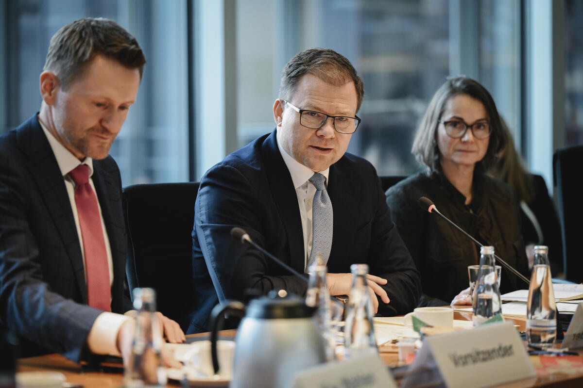 Stefinger, Wolfgang; Schneider, Carsten Vorsitzender des Ausschuss für wirtschaftliche Zusammenarbeit und Entwicklung, Dr. Wolfgang Stefinge, CDU/CSU empfängt Bundesminister für Umwelt, Klimaschutz, Naturschutz und nukleare Sicherheit,Carsten Schneider, SPD, MdB zu einem Gespräch über die Ergebnisse der Weltklimakonferenz COP30 in Belém, Brasilien