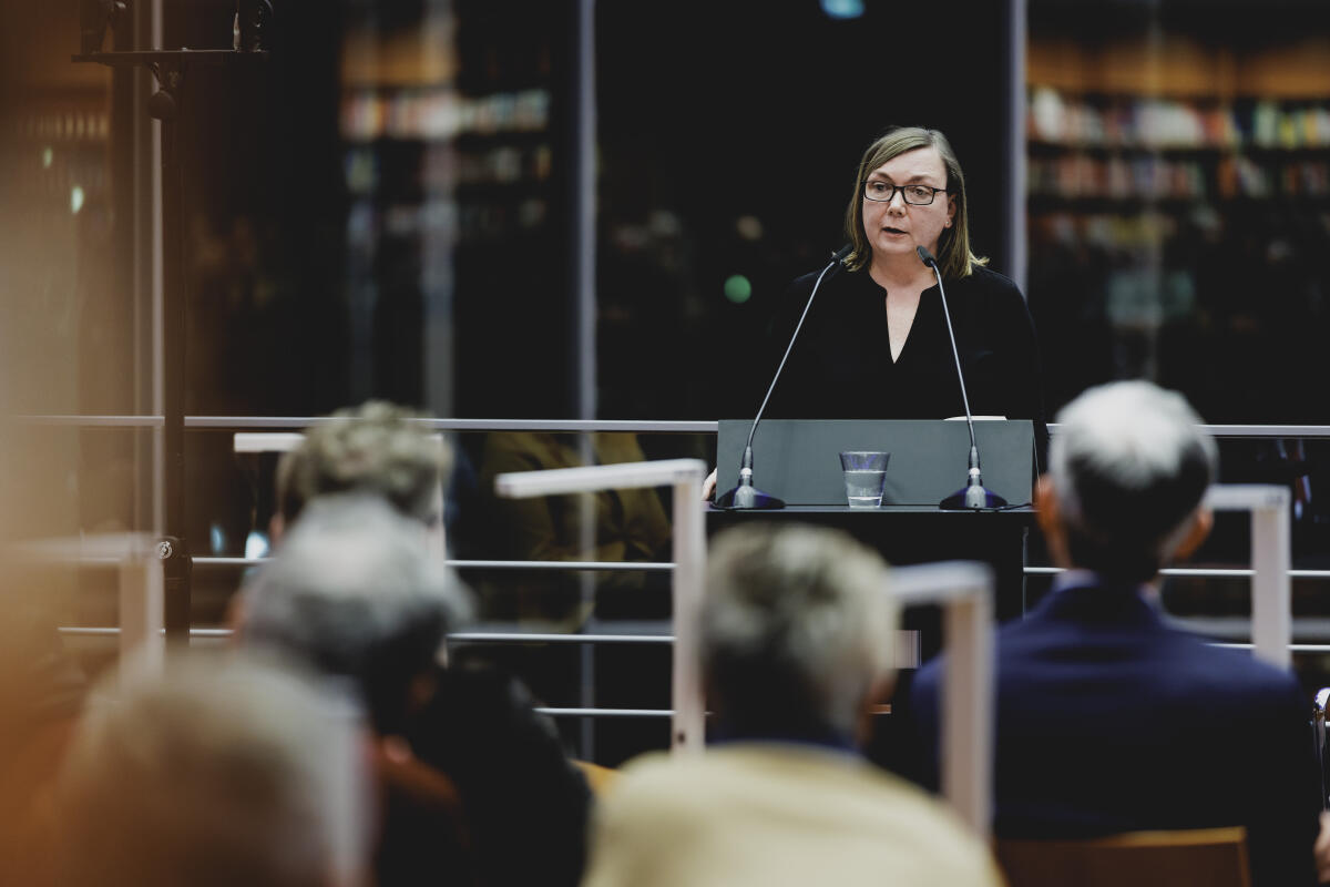 Autorin Victoria Krummel während der Lesung ihres Buches 'Paul Löbe - Ein Leben für die Demokratie' in der Bibliothek des Deutschen Bundestages.