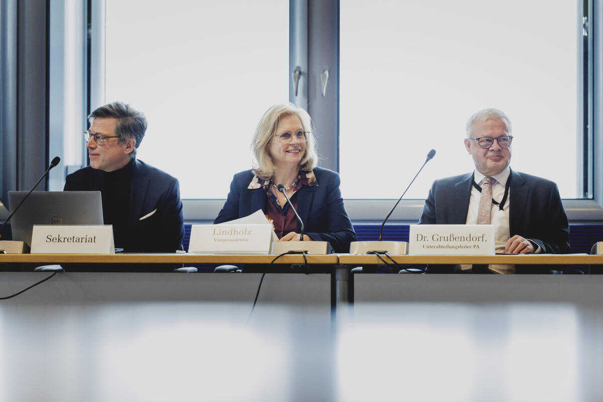 Lindholz, Andrea  Vizepräsidentin des Deutschen Bundestages Andrea Lindholz, MdB, CDU/CSU, während der Konstituierung des Gremiums gemäß Artikel 13 Absatz 6 des Grundgesetzes