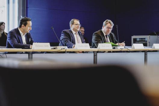 Özdemir, Mahmut; Hain, Heiko; Müller, Carsten Reichstagsgebäude