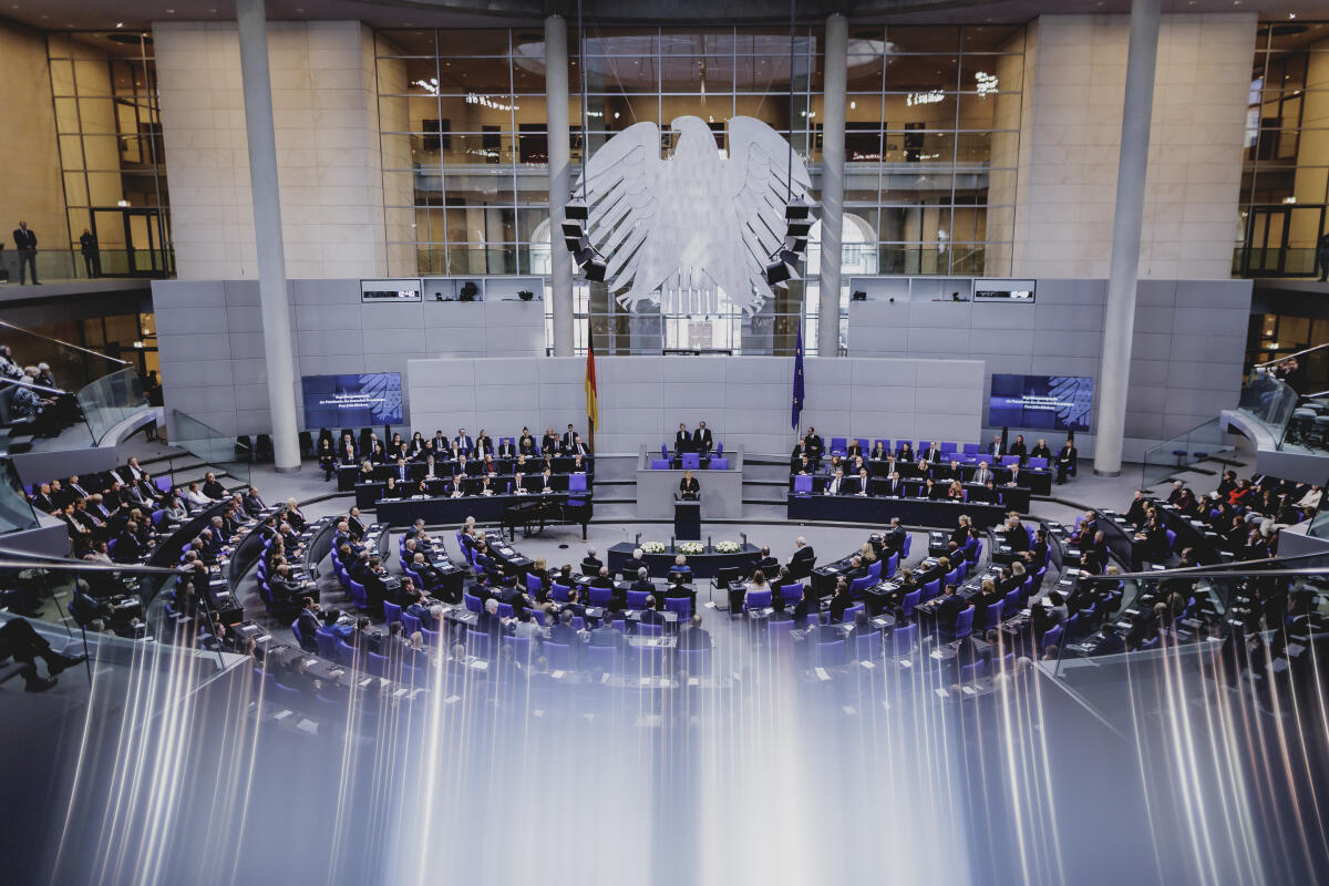  Gedenkstunde anlässlich des Tags des Gedenkens an die Opfer des Nationalsozialismus. Hier Blick in den Plenarsaal während der Rede von Bundestagspräsidentin Julia Klöckner, CDU/CSU, MdB.