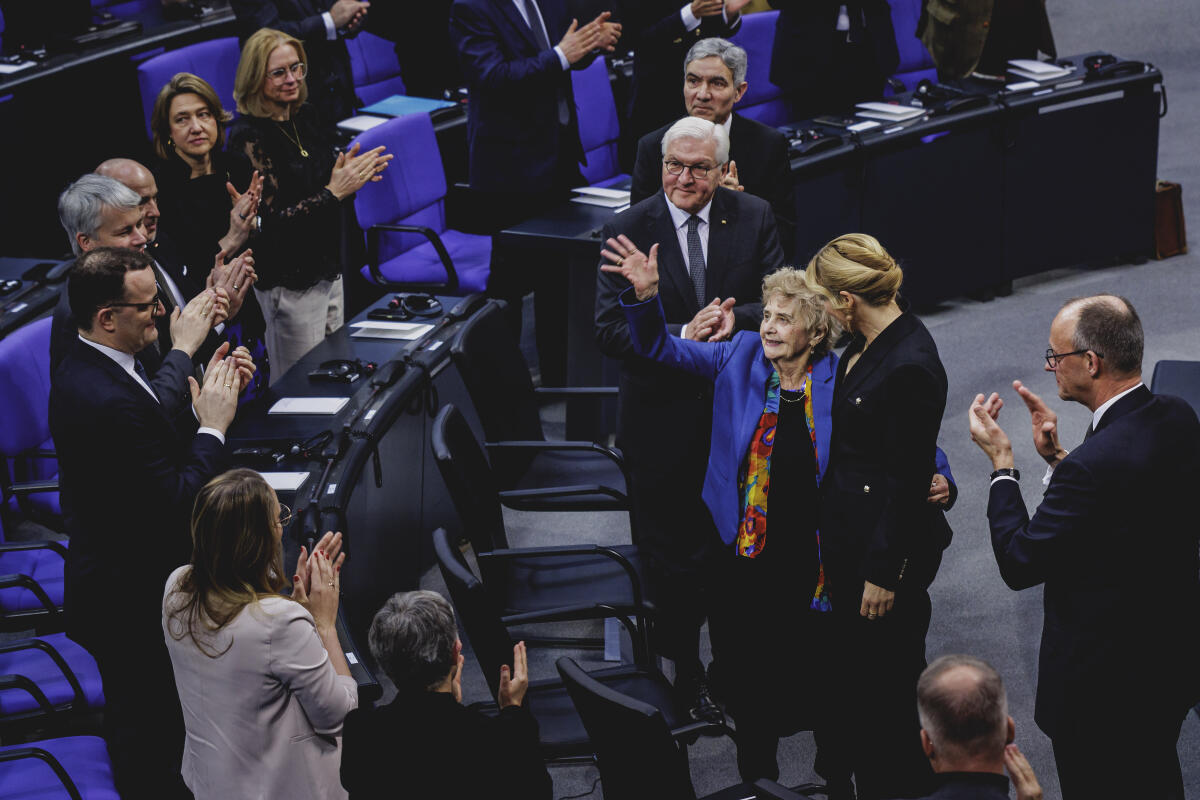 Klöckner, Julia; Steinmeier, Frank-Walter; Harbarth, Stephan; Bovenschulte, Andreas (L-R) Bundespräsident Frank-Walter Steinmeier Tova Friedman, Holocaust-Überlebende, Julia Klöckner, Bundestagspräsidentin, Friedrich Merz (CDU), Bundeskanzler, aufgenommen im Rahmen der Gedenkstunde zur Erinnerung an die Opfer des Nationalsozialismus im Deutschen Bundestag in Berlin, 28.01.2026.