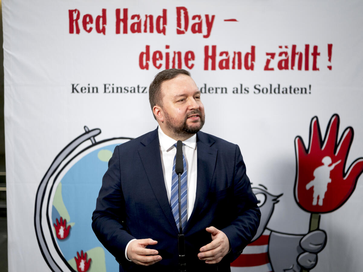 Hose, Michael Michael Hose, CDUCSU, MdB, Vorsitzender der Kinderkommission,hält die Eröffnungsrede anlässlich der Aktion der Kinderkomission:"Red-Hand-Day-deine Hand zählt" im Bundestag