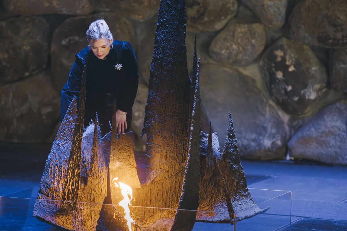 Klöckner, Julia Bundestagspräsidentin Julia Klöckner (im Bild), CDU/CSU, MdB, reist nach Israel. Hier im Rahmen der Entzündung der ewigen Flamme und Kranzniederlegung in der Gedenkstätte Yad Vashem in Jerusalem.