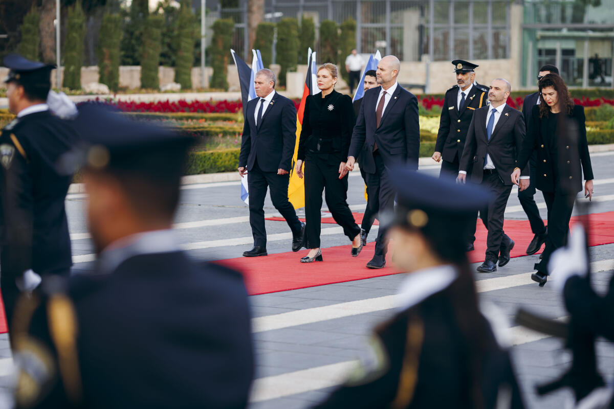 Klöckner, Julia Bundestagspräsidentin Julia Klöckner (2vl), CDU/CSU, MdB, reist nach Israel. Hier mit dem Präsidenten der Knesset, Amir Ohana (m), im Rahmen der Willkommenszeremonie mit militärischen Ehren in der Knesset in Jerusalem.
