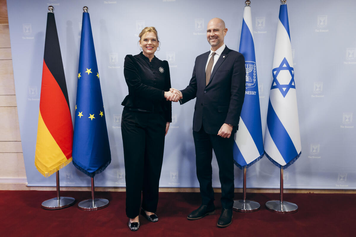  Bundestagspräsidentin Julia Klöckner (l), CDU/CSU, MdB, reist nach Israel. Hier trifft sie den Präsidenten der Knesset, Amir Ohana (r).