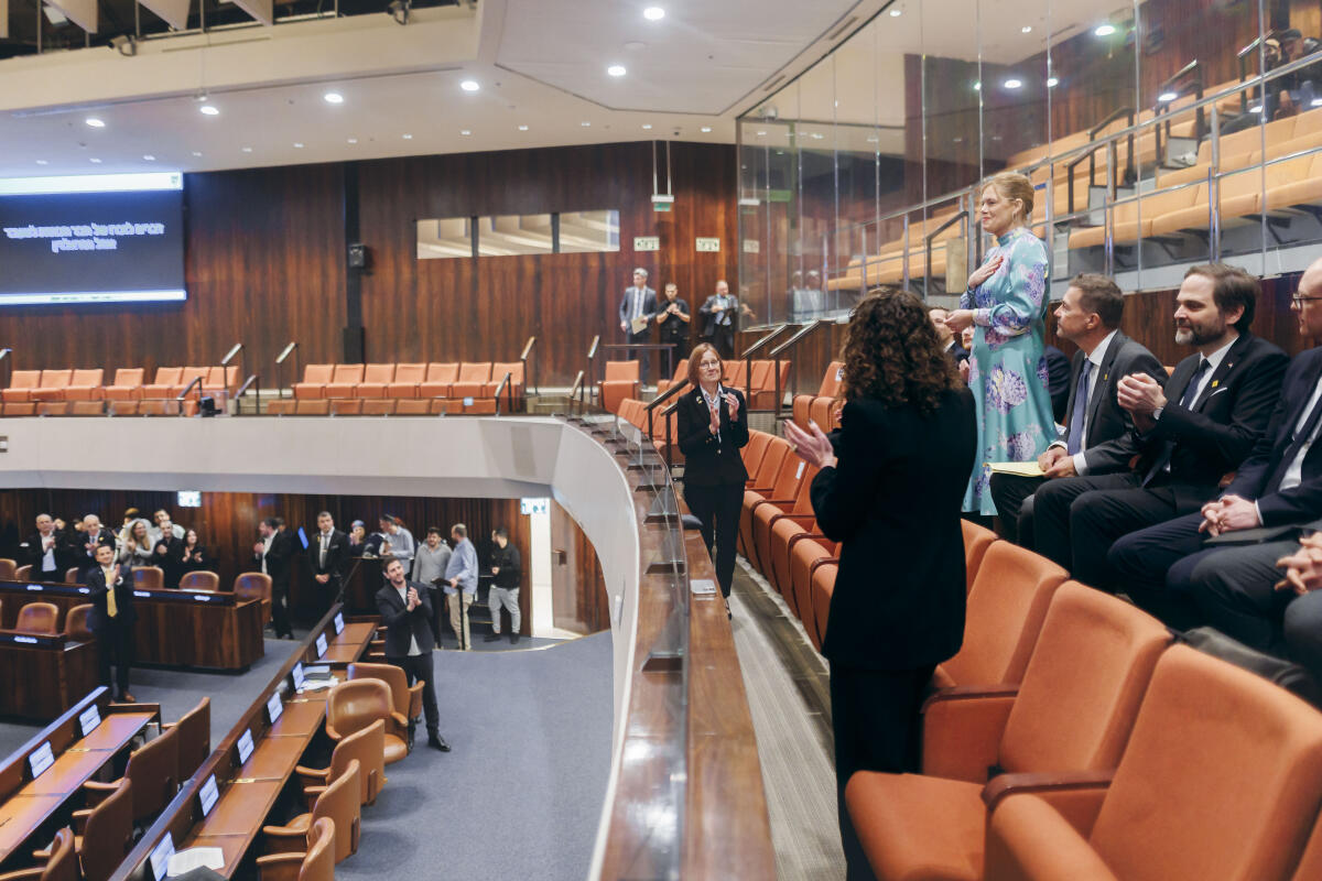  Bundestagspräsidentin Julia Klöckner (3vr), CDU/CSU, MdB, reist nach Israel. Hier im Rahmen einer Sitzung der Knesset in Israel.